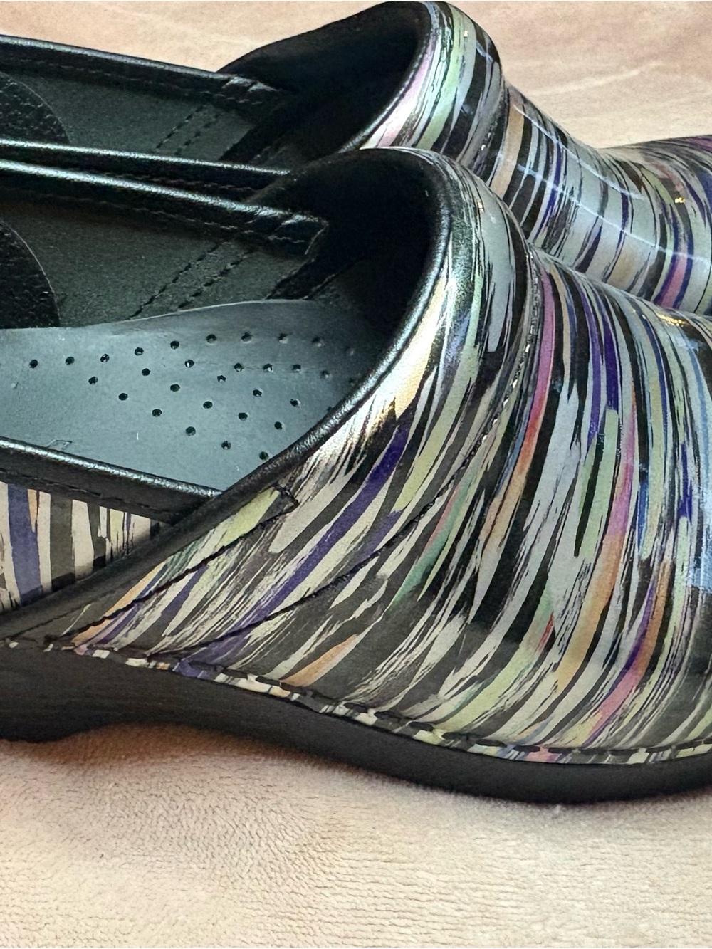 Dansko XP Women’s Metallic Striped Patent Leather Nursing Clogs EU 38 - Picture 3 of 8